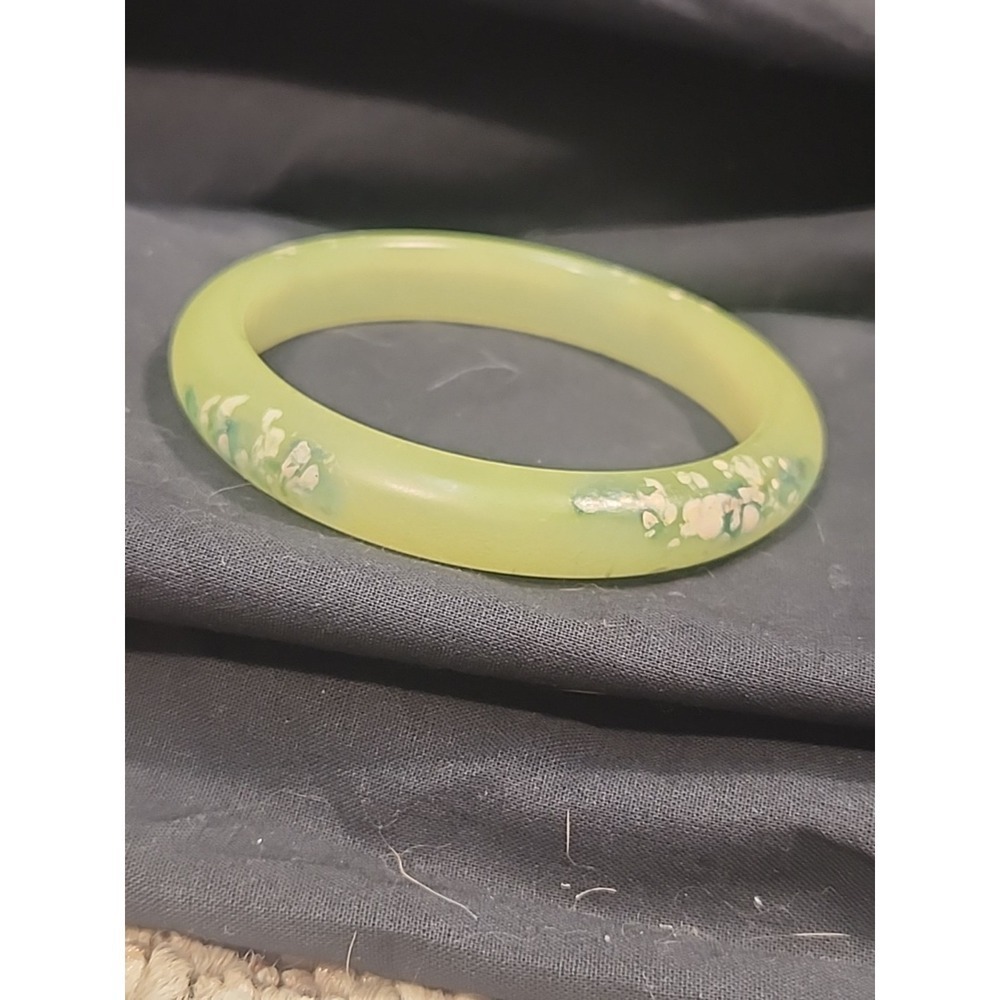 Green Painted Bangle Bracelet‎ - Picture 4 of 4